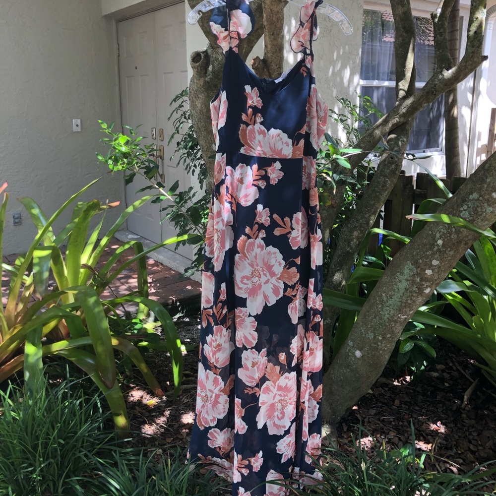 NWOT Gorgeous Floral Maxi Dress size L